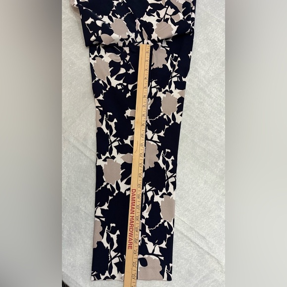 Rafaella Navy and Cream Floral Stretch Pants, size 12 - Picture 6 of 12